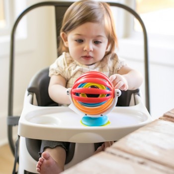 BABY EINSTEIN Hračka aktívna s prísavkou Sticky Spinner™ 3m+