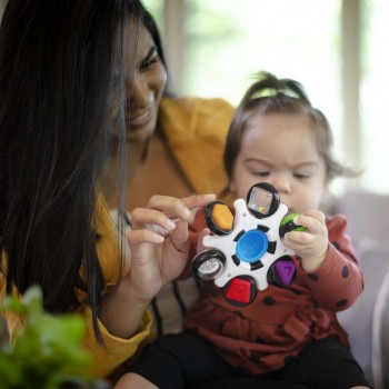 BABY EINSTEIN Hračka senzorická Curiosity Clutch™ 3m+