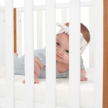 KINDERKRAFT Postieľka drevená Koya s funkciou ohrádky vrátane matraca White, Premium