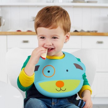SKIP HOP Zoo Podbradník silikónový Psík 6m+