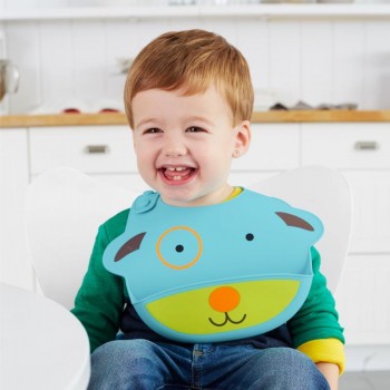 SKIP HOP Zoo Podbradník silikónový Psík 6m+