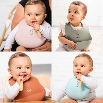 NATTOU Podbradník silikónový so zapínaním ružový bez BPA