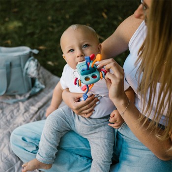 BABYONO Hračka senzorická Bottle 18m+