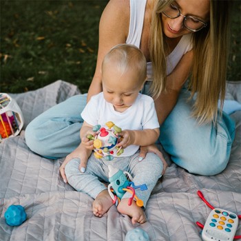 BABYONO Hračka senzorická Bottle 18m+