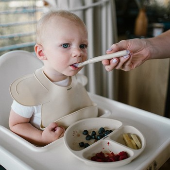 BABYONO Lyžička silikónová - beige 6m+