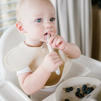 BABYONO Lyžička silikónová - beige 6m+