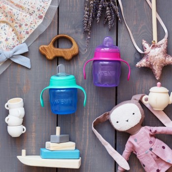 Philips AVENT Hrnček pre prvé dúšky Klasik 200 ml s držadlami dievča+darček PETITE&MARS Miska 6m+
