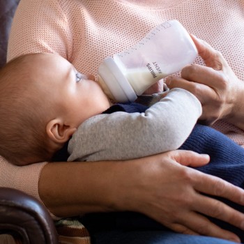 Philips AVENT Fľaša Natural Response 260 ml, 1m+darček PETITE&MARS Miska 6m+