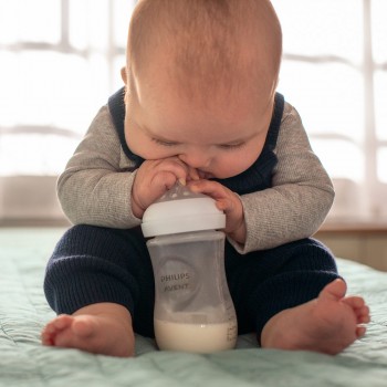 Philips AVENT Fľaša Natural Response 260 ml, 1m+darček PETITE&MARS Miska 6m+