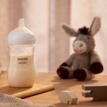 Philips AVENT Fľaša Natural Response 260 ml, 1m+darček PETITE&MARS Miska 6m+
