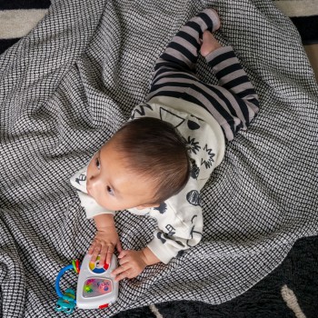 BABY EINSTEIN Hračka hudobná Maritime Melodies™ 3m+