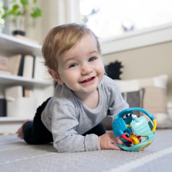 BABY EINSTEIN Hračka senzorická lopta s hryzačkou Rattle & Sense™ 3m+