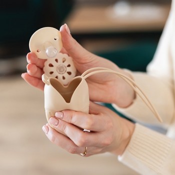 BABYONO Puzdro silikónové na cumlík béžová 0m+