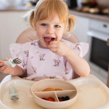 BABYONO Príbor detský so zábranou mintový 12m+