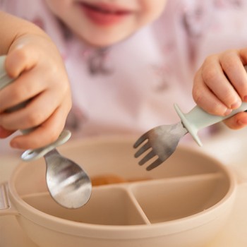 BABYONO Príbor detský so zábranou ružový 12m+