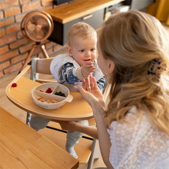 BABYONO Tanier silikónový s prísavkou a viečkom béžový 6m+