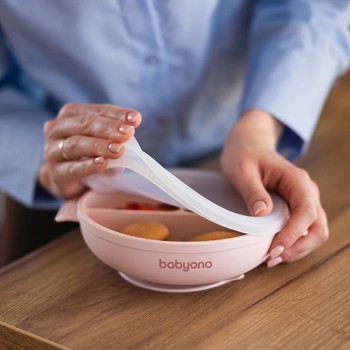 BABYONO Tanier silikónový s prísavkou a viečkom ružový 6m+