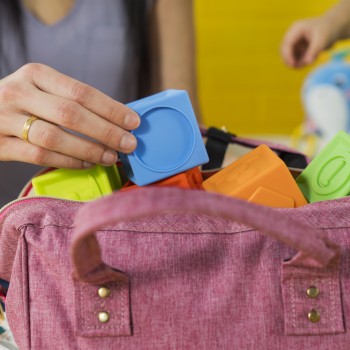 BRIGHT STARTS Hračka kocky set 9 ks KaleidoCubes, 3m+