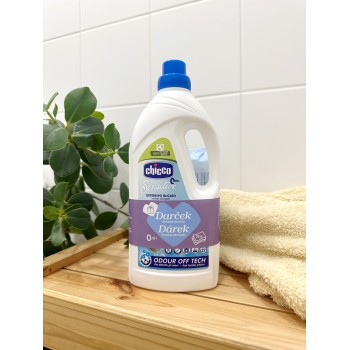 CHICCO Prostriedok prací detský Sensitive 1,5 l (27 praní) + vlhčené obrúsky 72 ks zadarmo