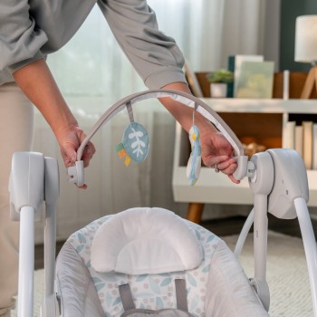 INGENUITY Hojdačka konvertibilná cestovná s melódiou Endless Blooms™ 0m+, do 9kg