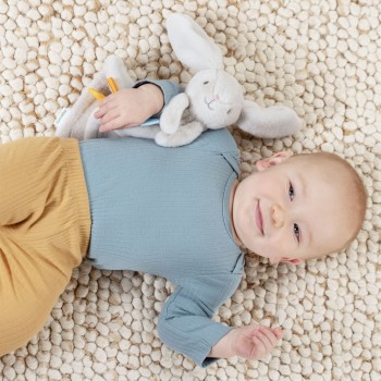 INGENUITY Hračka maznáčik s hryzačkou zajačik Cozy Sylvi™ 0m+