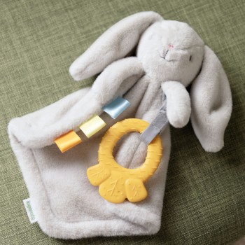 INGENUITY Hračka maznáčik s hryzačkou zajačik Cozy Sylvi™ 0m+