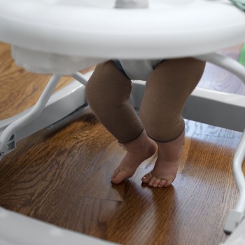 INGENUITY Chodítko Smooth Strides™ 6m+ do 12kg