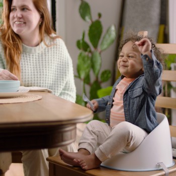 INGENUITY Podsedák na jedálenskú stoličku Simplicity Seat™ Grey 6m+, do 15kg