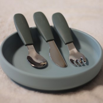 PETITE&MARS Sada príborov s nerezovej ocele Take&Match Velvet Latte 12m+