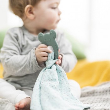 NATTOU Hryzačka silikónová bez BPA s bavlnenou dečkou 28 x 28 cm mint