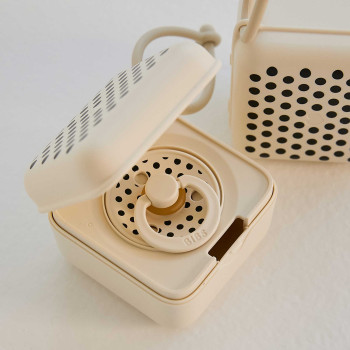 BIBS STUDIO Polka krabička na cumlíky Ivory