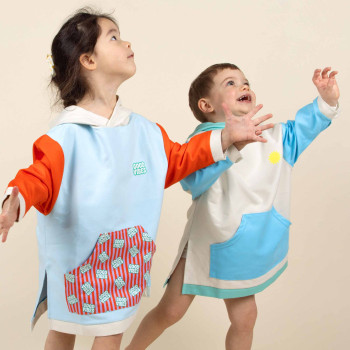 KiETLA ICONIK pončo s&nbsp;UV ochranou - Good Vibes 4-8 rokov