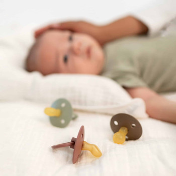 BIBS Colour symetrické cumlíky z prírodného kaučuku 2 ks - veľkosť 2 Blush Nočný / Vanilla Nočný