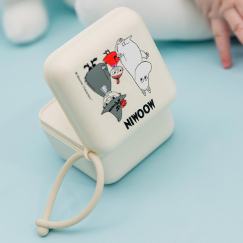 BIBS x Moomin krabička na cumlíky Ivory