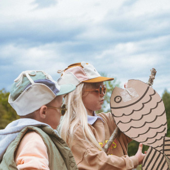 KiETLA OURS‘ON šiltovka s UV ochranou a ochranou krku 44-48 cm Pink Brown