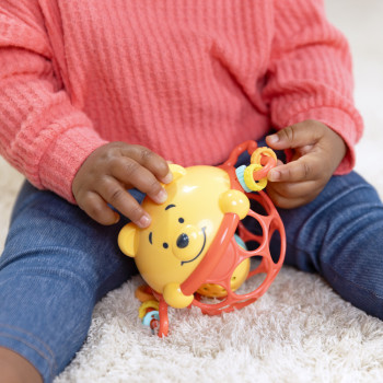 BRIGHT STARTS Hračka Oball hrkálka Winnie the Pooh Jingle & Shake™ 0m+