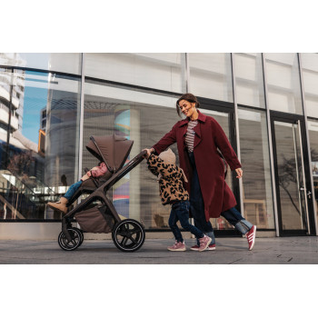 EASYWALKER Kočík kombinovaný Zoey Chestnut Brown + CBX By CYBEX Aton B2 i-Size + základňa