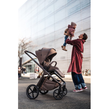 EASYWALKER Kočík kombinovaný Zoey Chestnut Brown + CBX By CYBEX Aton B2 i-Size + základňa