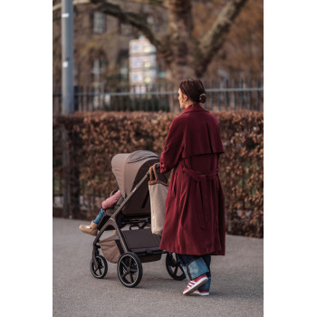 EASYWALKER Kočík kombinovaný Zoey Chestnut Brown + CBX By CYBEX Aton B2 i-Size + základňa