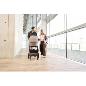 EASYWALKER Kočík kombinovaný Zoey Chestnut Brown + CBX By CYBEX Aton B2 i-Size + základňa