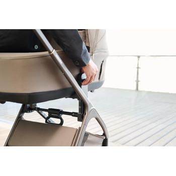 EASYWALKER Kočík kombinovaný Zoey Chestnut Brown + CBX By CYBEX Aton B2 i-Size + základňa